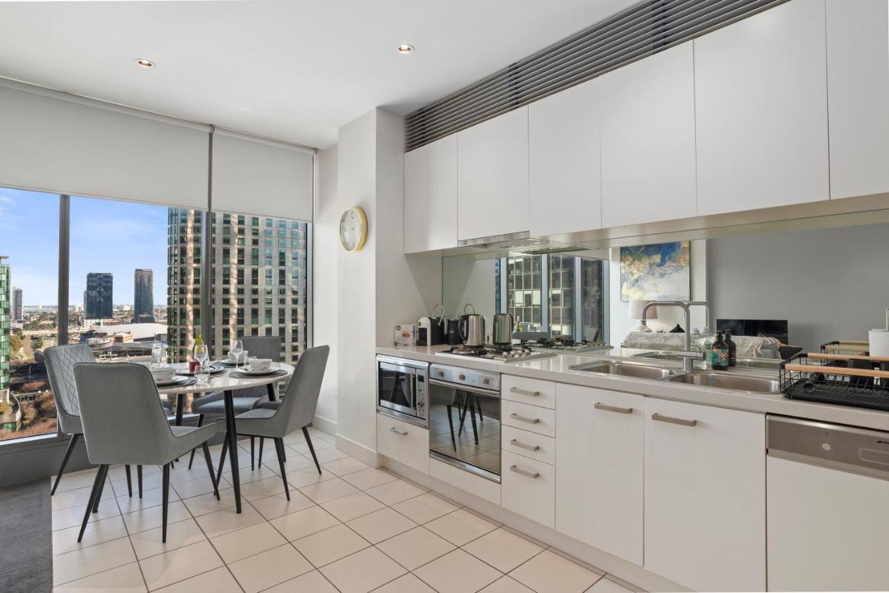 Sophisticated Designer Condo W River & City Views Мелбърн Екстериор снимка