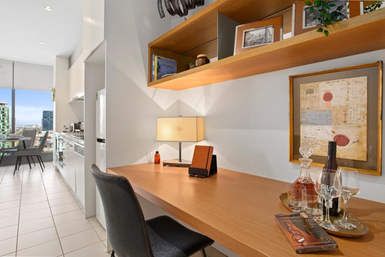 Sophisticated Designer Condo W River & City Views Мелбърн Екстериор снимка
